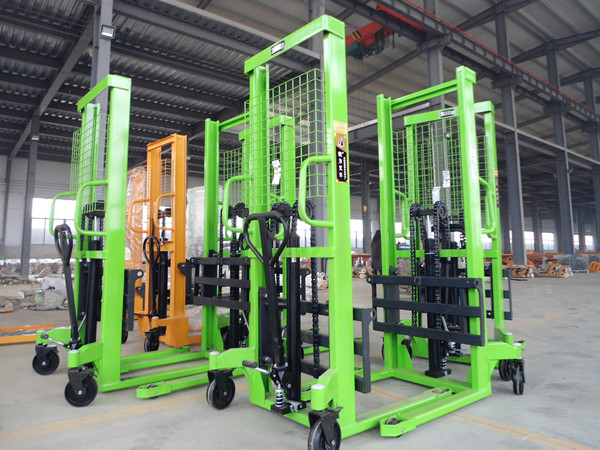 手動堆高車價格可致電聯系客服了解--河北東圣吊索具制造有限公司--小型攪拌機|石材夾具|液壓堆高車|手動叉車