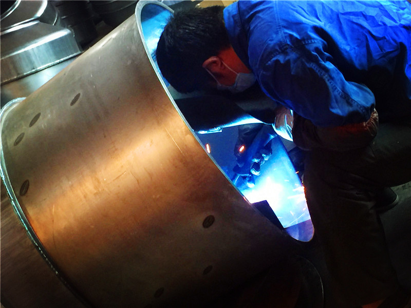 小型攪拌機內部焊接技術,保證無縫焊接--河北東圣吊索具制造有限公司--小型攪拌機|石材夾具|液壓堆高車|手動叉車