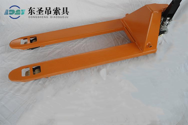 液壓叉車在高溫或低溫環境中使用